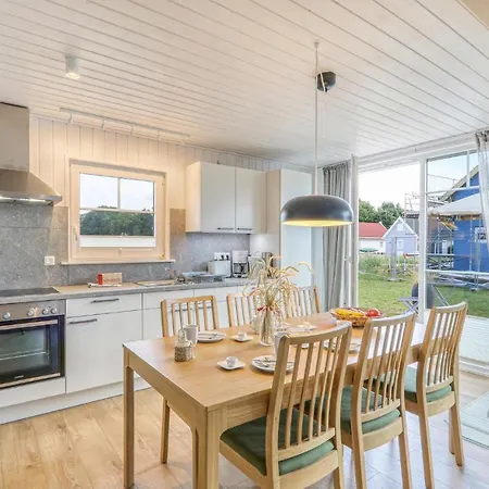 2 Bedroom Gorgeous In Hébergement de vacances *